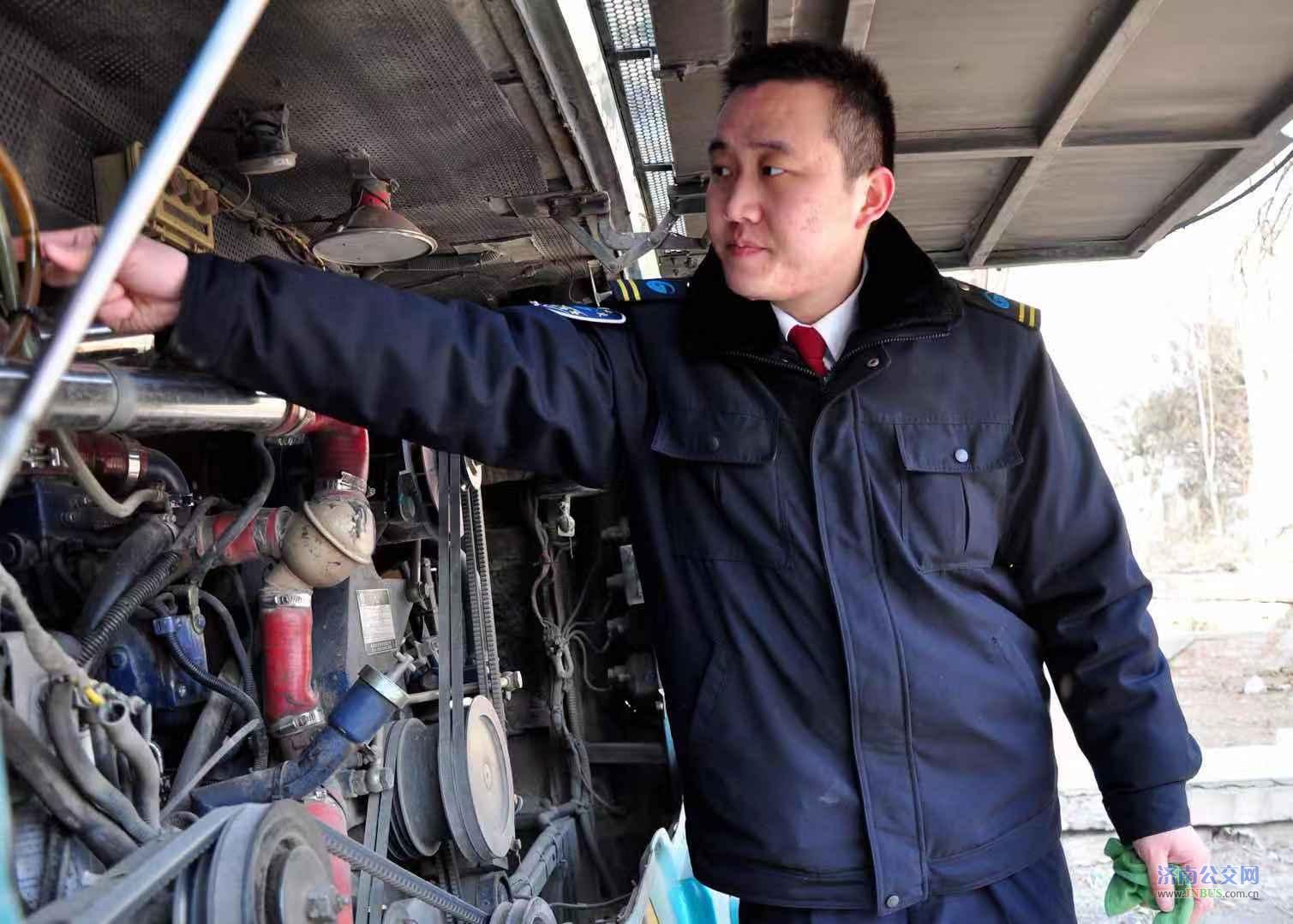 濟(jì)南市“最會(huì)過(guò)”的駕駛員楊晨——讓青春在十米車(chē)廂飛揚(yáng)